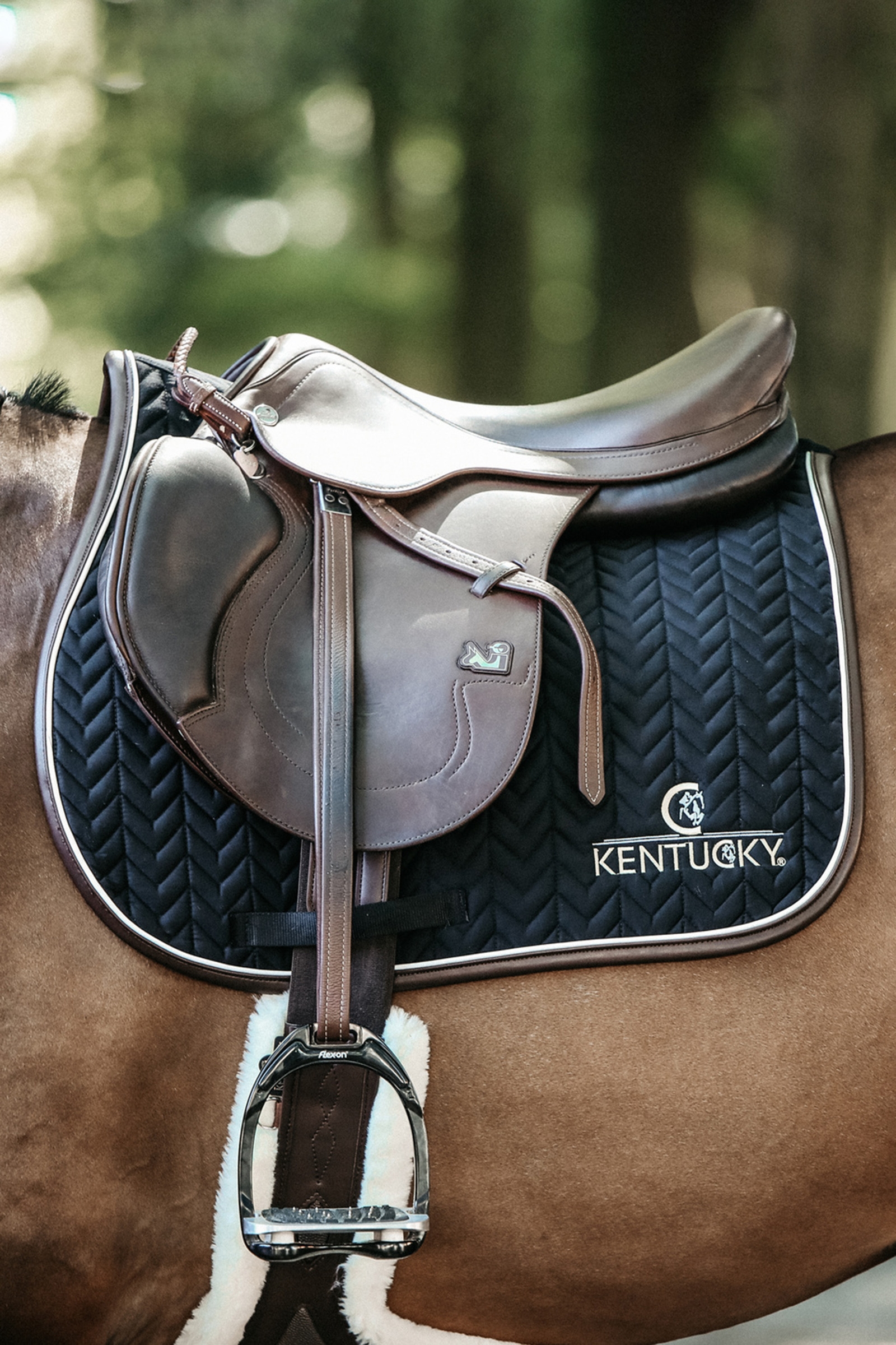 Kentucky Horsewear Springschabracke Leather Fishbone