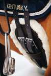 Kentucky Horsewear Anatomischer Lammfell Gurtschoner