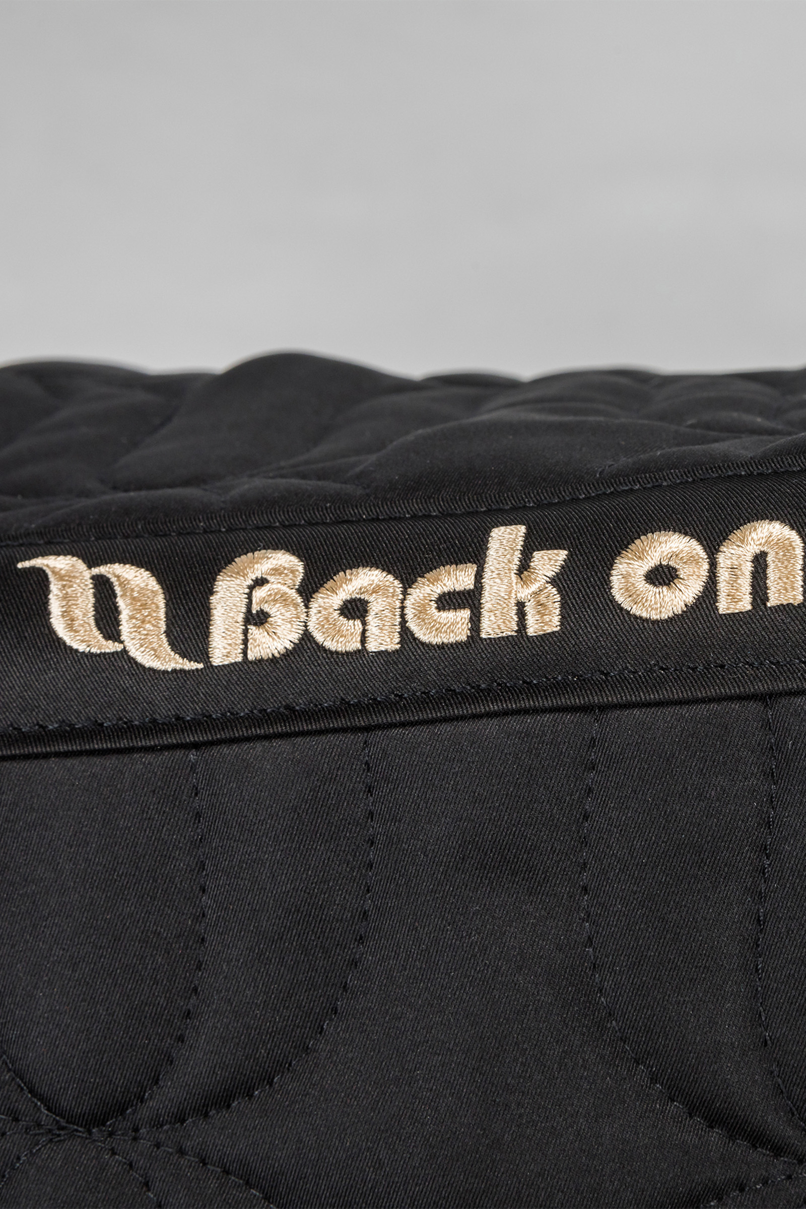 Back on Track Deep Nights Dressurschabracke