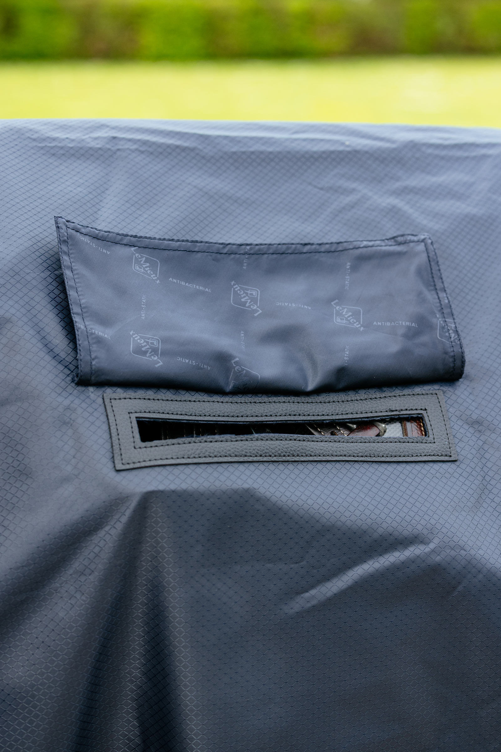 LeMieux Regen-Reitdecke mit festem Halsteil