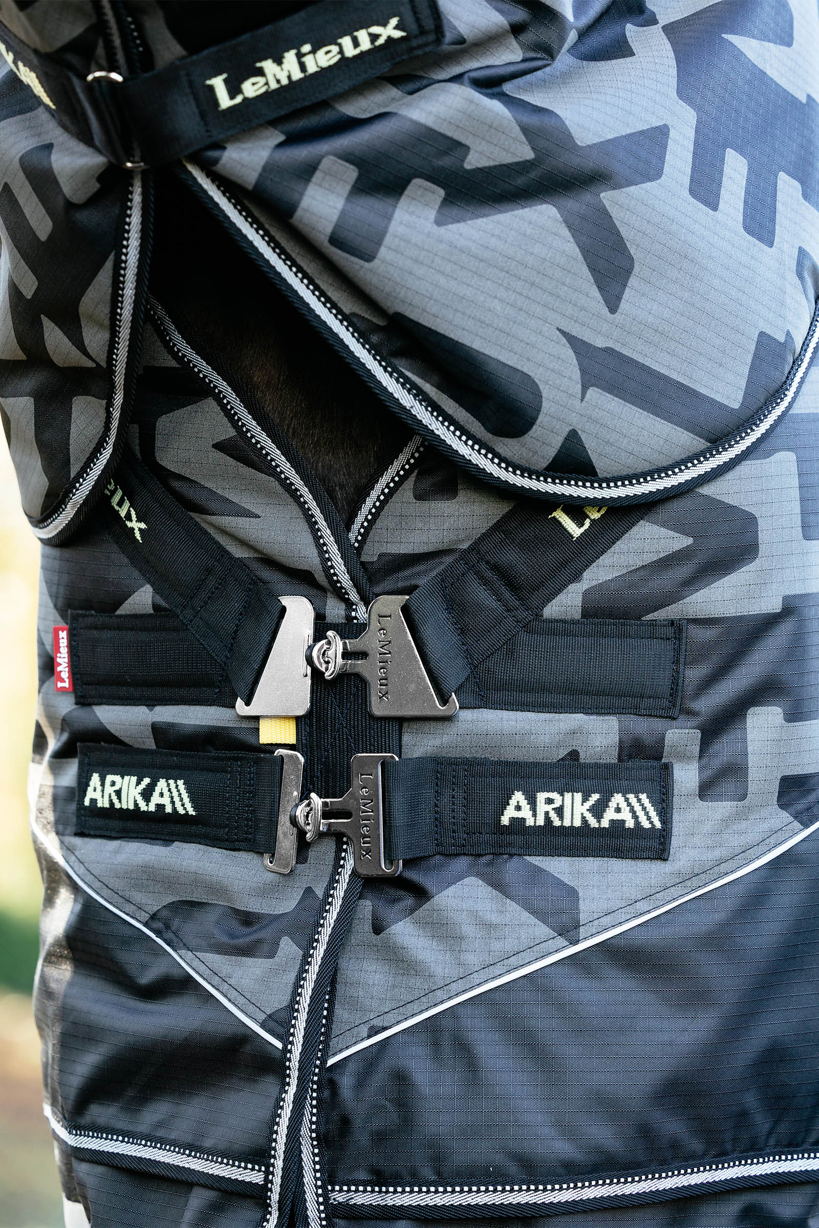 LeMieux Arika reflektierende Weidedecke mit abnehmbarem Halsteil, 200 g