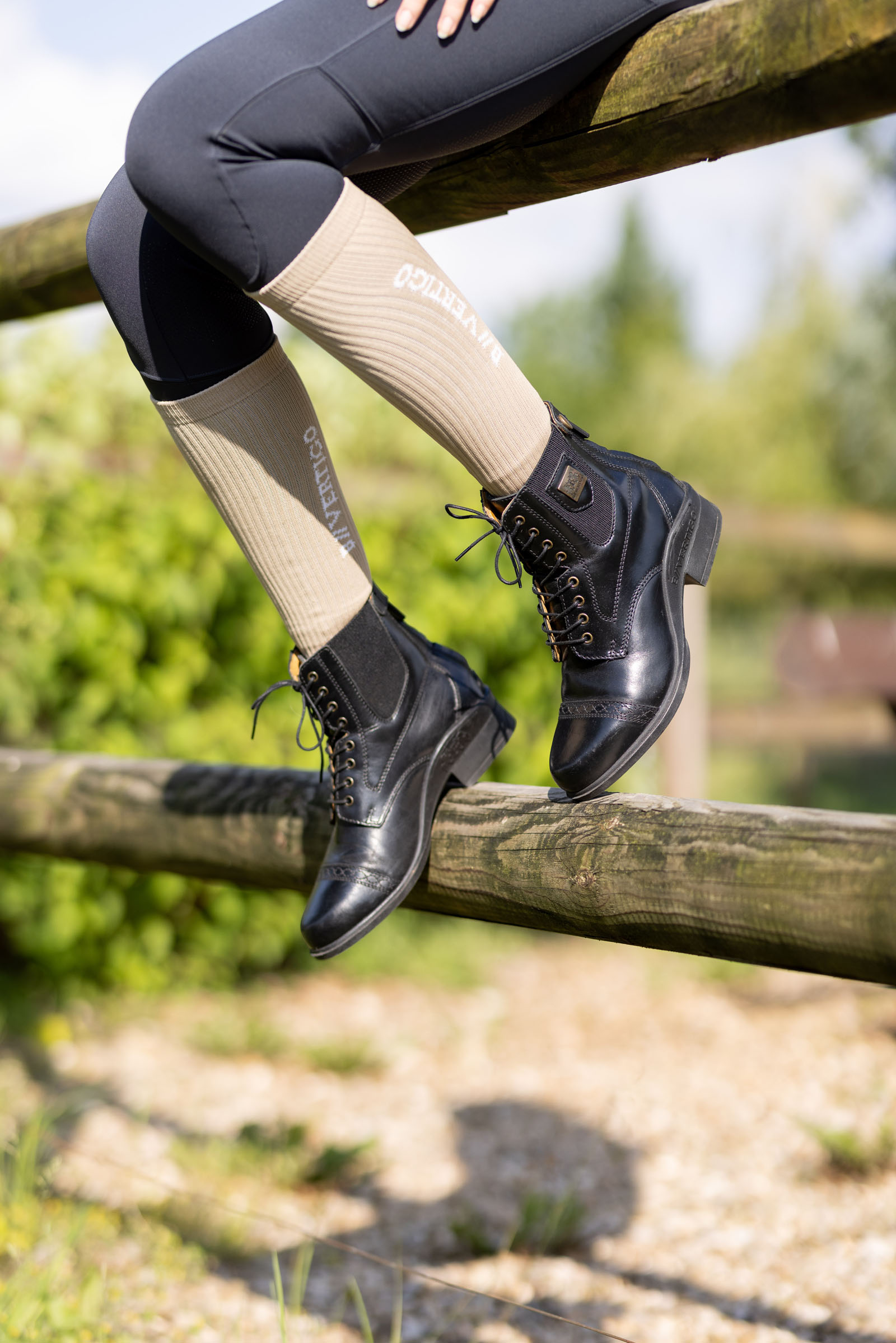 B Vertigo Jupiter Geschnürte Damen Lederreitstiefeletten