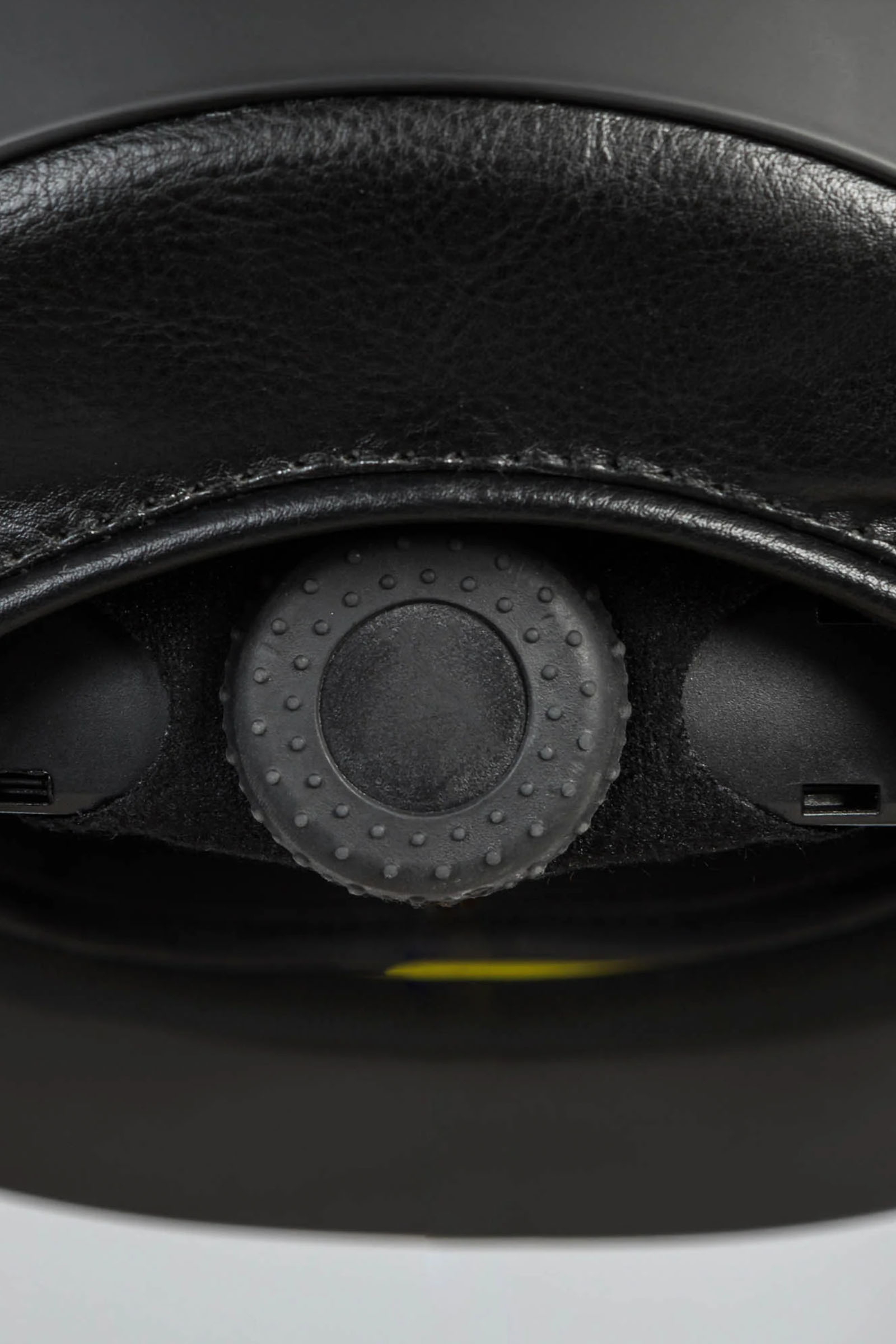 Back on Track Caracas Reithelm mit glatter Oberseite