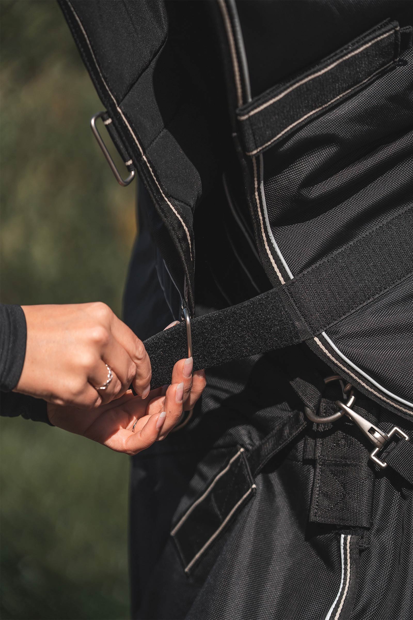 Back on Track Obsidian Weidedecke mit abnehmbarem Halsteil, 150g